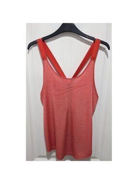 Nike | Elastika Keyhole Training Tank in Red